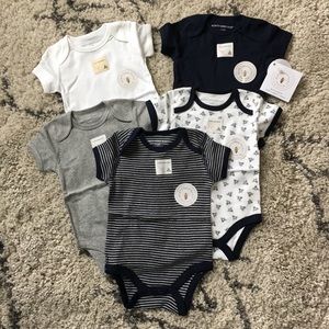 NWT Burt’s Bees Baby 5 pack Onesies